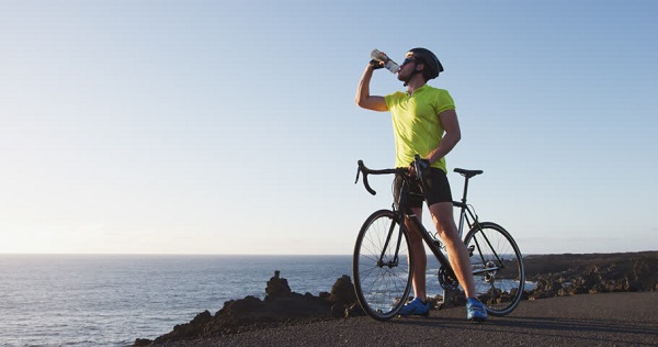 cyclist-drinking